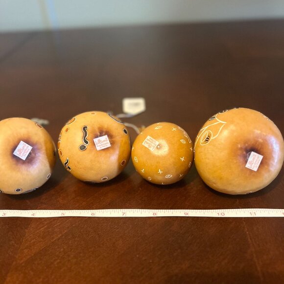 Set Of 4 Lucuma Designs Handmade Gourd Ornaments With Gingerbread & Bird Motifs - Picture 2 of 12